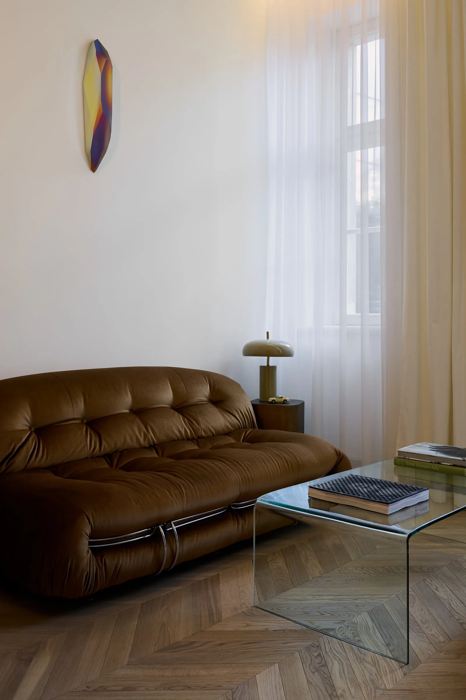 Pohovka Soriana CASSINA, Studio Lavish, 70. léta Krystal Mirage, Lukáš Novák